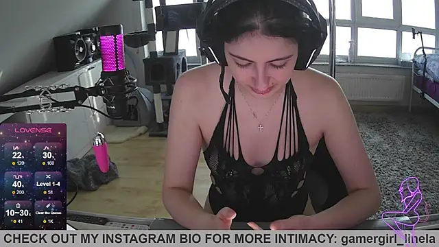 Snapshot of Gamergirl-Linela chatting on October 8, 3:31 pm Gamergirl-Linela online show from October 8, 3:31 pm