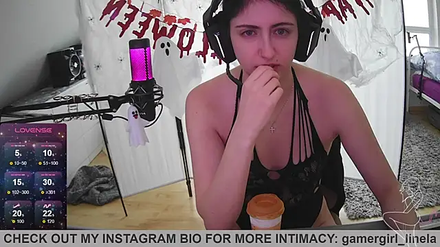 Snapshot of Gamergirl-Linela chatting on October 24, 12:12 pm Gamergirl-Linela online show from October 24, 12:12 pm