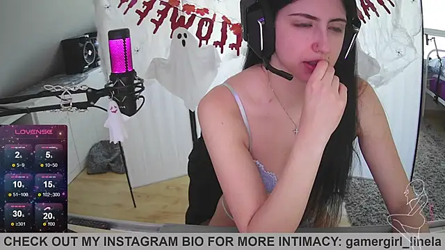 Snapshot of Gamergirl-Linela chatting on October 27, 1:59 pm Gamergirl-Linela online show from October 27, 1:59 pm