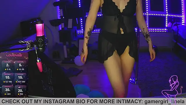 Snapshot of Gamergirl-Linela chatting on November 1, 5:15 pm Gamergirl-Linela online show from November 1, 5:15 pm