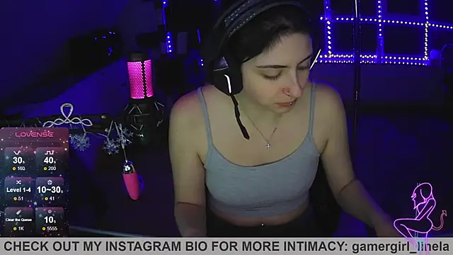 Snapshot of Gamergirl-Linela chatting on November 18, 5:17 pm Gamergirl-Linela online show from November 18, 5:17 pm