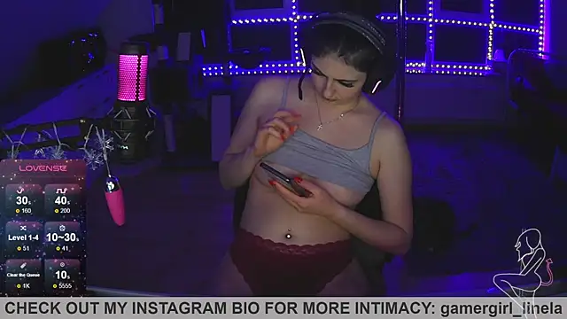 Snapshot of Gamergirl-Linela chatting on November 23, 10:42 pm Gamergirl-Linela online show from November 23, 10:42 pm