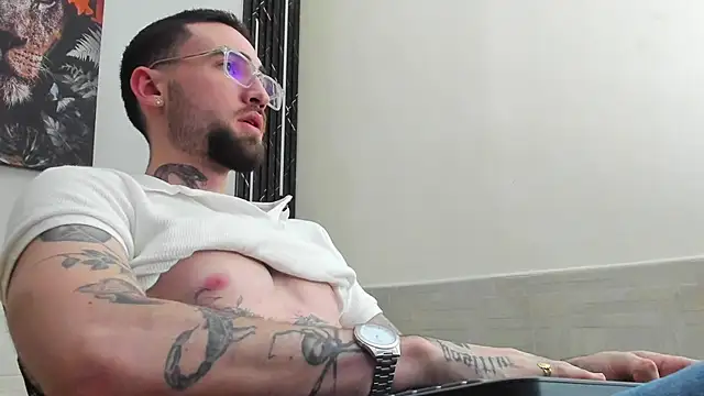 Luke davis01 online show from February 12, 4:55 pm