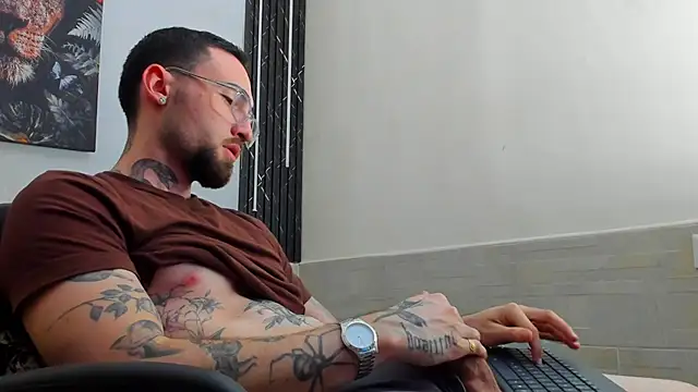 Luke davis01 online show from February 15, 4:01 pm