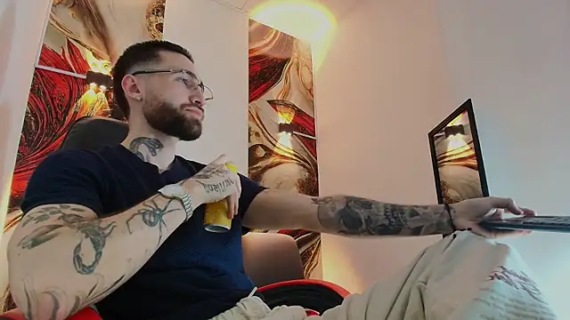 Luke davis01 online show from December 2, 1:17 pm