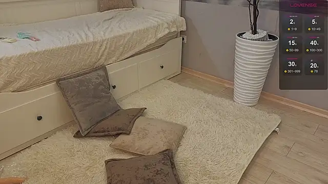 Nicole Hampton online show from March 10, 12:51 am