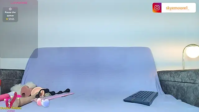 Skye Moore online show from September 18, 12:51 pm