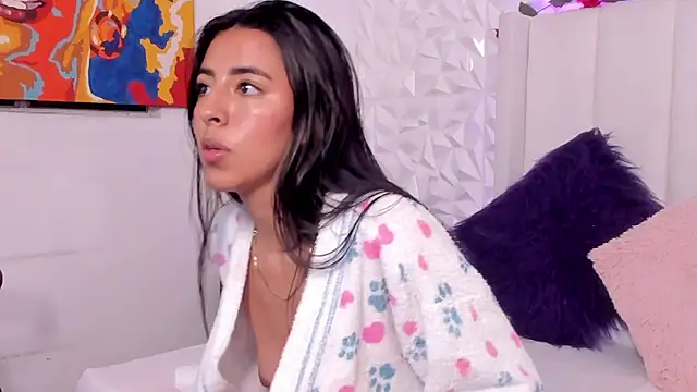 Snapshot of Mirandaa_Rogers chatting on February 17, 9:30 pm Mirandaa Rogers online show from February 17, 9:30 pm