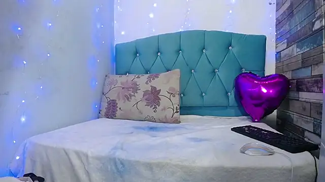 Snapshot of Tiana_Ebony18 chatting on March 4, 12:01 pm Tiana Ebony18 online show from March 4, 12:01 pm