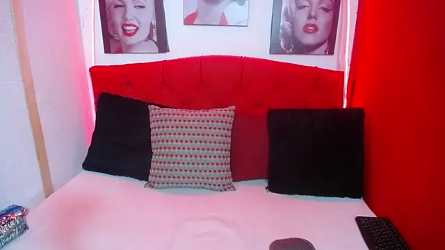 Snapshot of Tiana_Ebony18 chatting on September 28, 11:59 am Tiana Ebony18 online show from September 28, 11:59 am