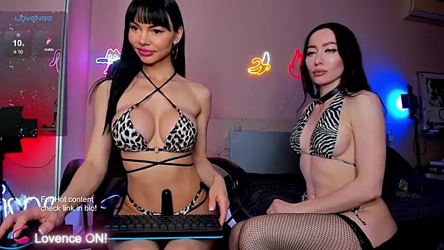 Snapshot of AmyLeeplay chatting on February 19, 12:55 pm AmyLeeplay online show from February 19, 12:55 pm