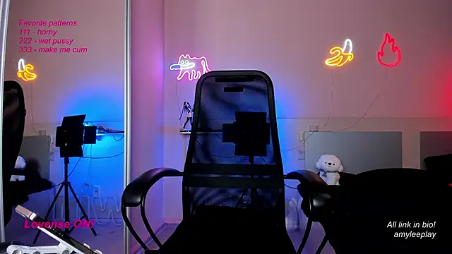 Snapshot of AmyLeeplay chatting on February 25, 4:31 pm AmyLeeplay online show from February 25, 4:31 pm