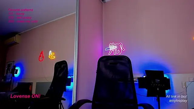 Snapshot of AmyLeeplay chatting on March 12, 6:22 pm AmyLeeplay online show from March 12, 6:22 pm