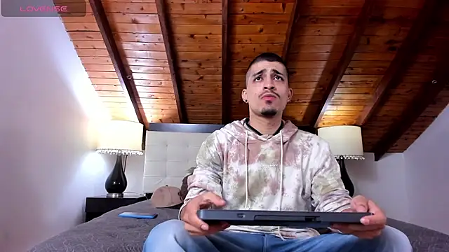 Sebastian Berne online show from February 8, 7:05 pm