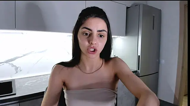 EmiliaZen online show from February 8, 7:27 pm