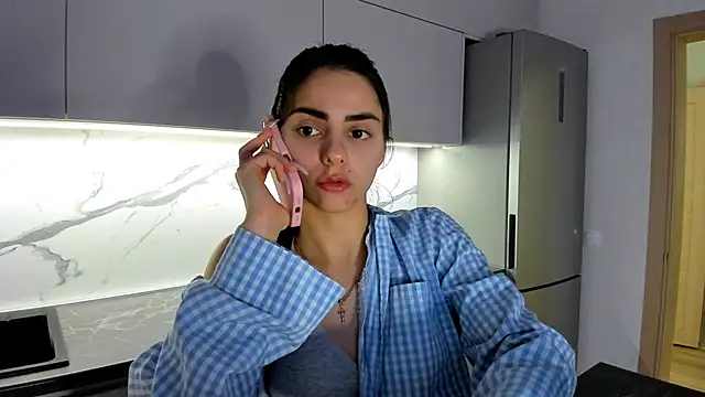 EmiliaZen online show from March 18, 5:31 pm