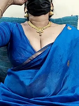 Snapshot of niiveditha chatting on February 18, 10:58 pm niiveditha online show from February 18, 10:58 pm