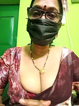 Snapshot of niiveditha chatting on February 27, 4:21 pm niiveditha online show from February 27, 4:21 pm