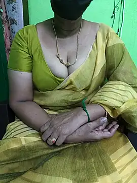 Snapshot of niiveditha chatting on March 18, 6:03 am niiveditha online show from March 18, 6:03 am