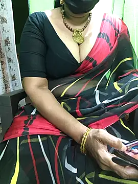 Snapshot of niiveditha chatting on November 15, 11:07 am niiveditha online show from November 15, 11:07 am