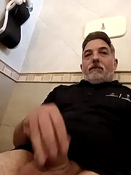 Snapshot of Sexyguycumming chatting on March 16, 8:11 pm Sexyguycumming online show from March 16, 8:11 pm