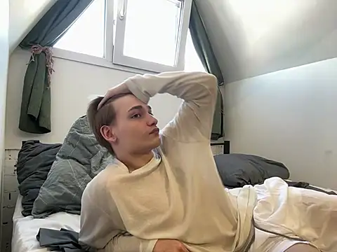 Julian wins online show from February 25, 5:52 am