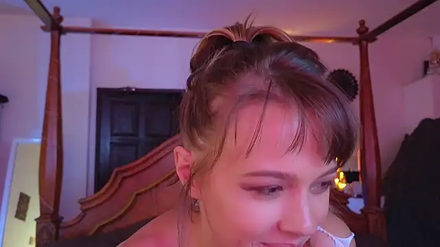 Snapshot of DemiDee chatting on February 9, 6:33 am DemiDee online show from February 9, 6:33 am