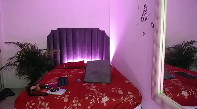 moree Queen online show from February 9, 2:06 am