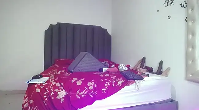 moree Queen online show from February 12, 12:05 am