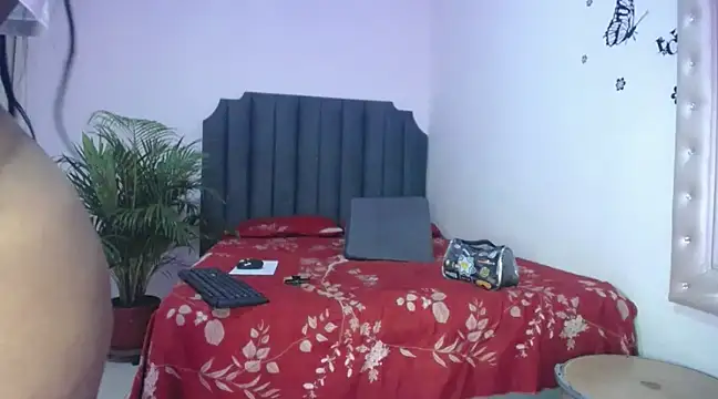 moree Queen online show from March 5, 7:06 pm