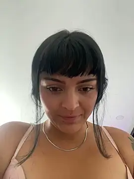 Snapshot of Dulce__Boyd chatting on February 16, 8:11 pm Dulce Boyd online show from February 16, 8:11 pm