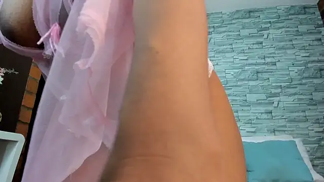 Snapshot of nicollesofia2 chatting on February 9, 6:47 pm nicollesofia2 online show from February 9, 6:47 pm