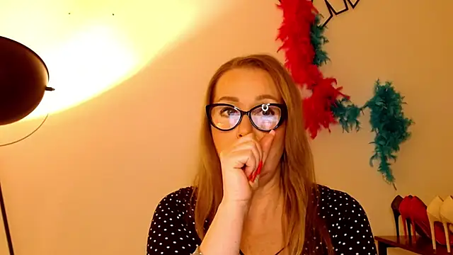 leaxSTAR online show from February 20, 2:46 pm