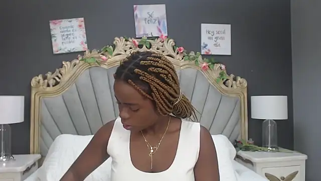 LindaBird online show from February 15, 7:50 pm