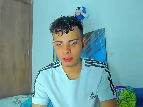 Snapshot of Alessandro_1610 chatting on March 14, 12:10 am Alessandro 1610 online show from March 14, 12:10 am