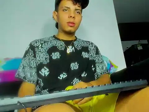 Snapshot of Alessandro_1610 chatting on September 19, 2:13 am Alessandro 1610 online show from September 19, 2:13 am