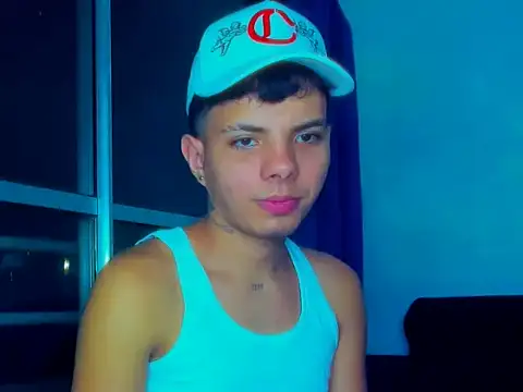 Snapshot of Alessandro_1610 chatting on November 12, 4:46 am Alessandro 1610 online show from November 12, 4:46 am