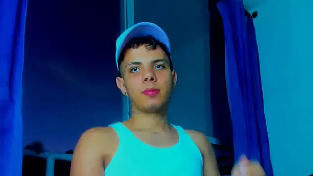 Snapshot of Alessandro_1610 chatting on November 22, 11:04 pm Alessandro 1610 online show from November 22, 11:04 pm