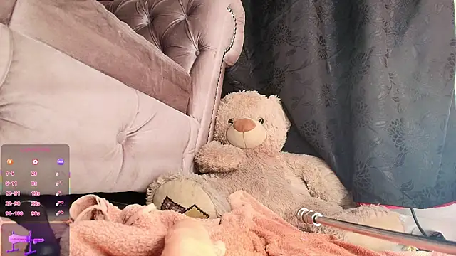 Snapshot of luciana_hunters chatting on September 29, 9:47 am luciana hunters online show from September 29, 9:47 am