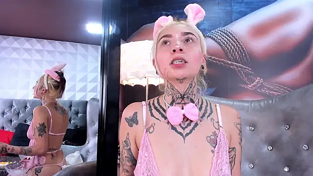 Snapshot of miss___angel chatting on February 10, 9:15 pm miss angel online show from February 10, 9:15 pm