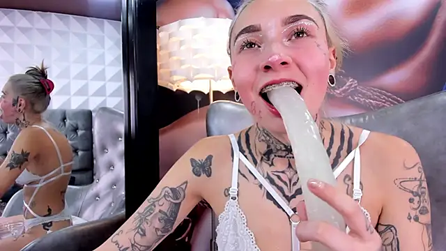 Snapshot of miss___angel chatting on February 20, 6:35 pm miss angel online show from February 20, 6:35 pm