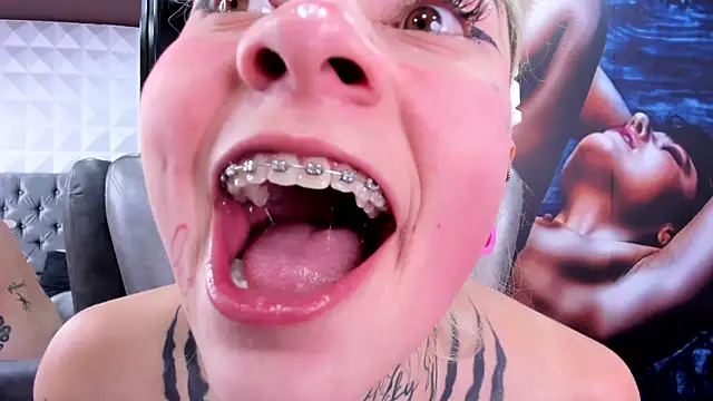 Snapshot of miss___angel chatting on March 11, 12:22 am miss angel online show from March 11, 12:22 am