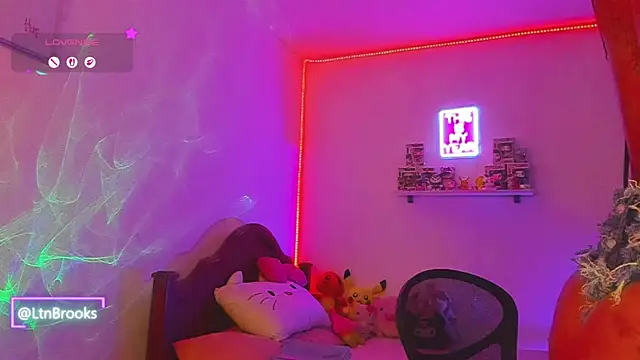 Snapshot of Annaa_Brooks chatting on December 18, 9:10 pm Annaa Brooks online show from December 18, 9:10 pm