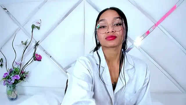 Lynda Bonnie online show from March 22, 4:04 pm