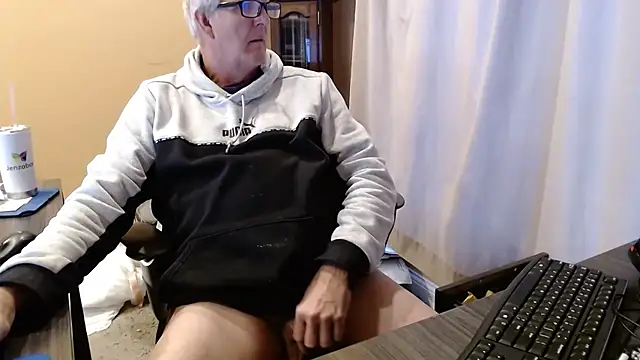 olderandwiser2 online show from February 13, 10:11 pm