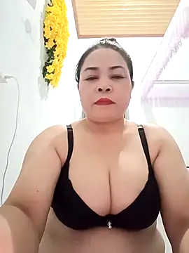 Baby-bigtits2024 online show from February 24, 1:21 pm