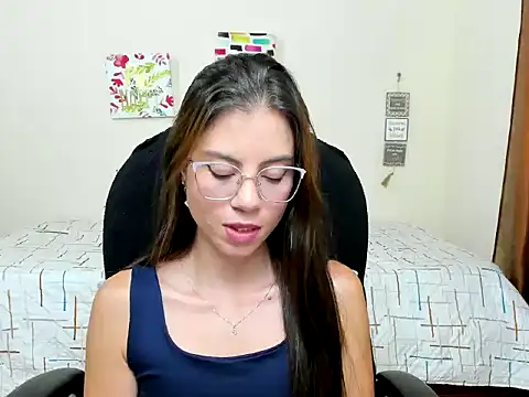 veronicamiller22 online show from September 28, 10:26 pm