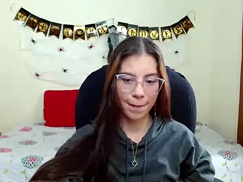 veronicamiller22 online show from October 8, 8:50 pm