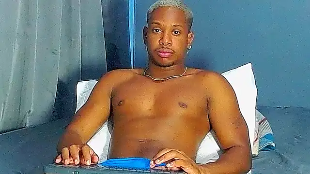 Snapshot of JackBlackone chatting on October 8, 2:09 am JackBlackone online show from October 8, 2:09 am