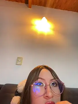 ValentinaOrtiz3 online show from March 4, 9:00 pm